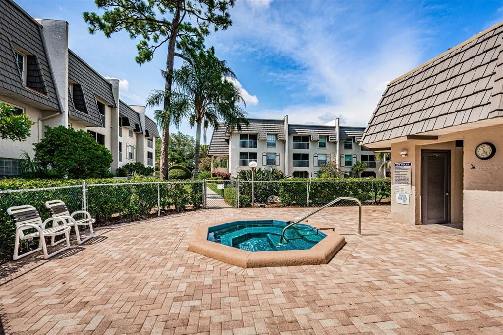 For Sale: $169,500 (2 beds, 2 baths, 1075 Square Feet)