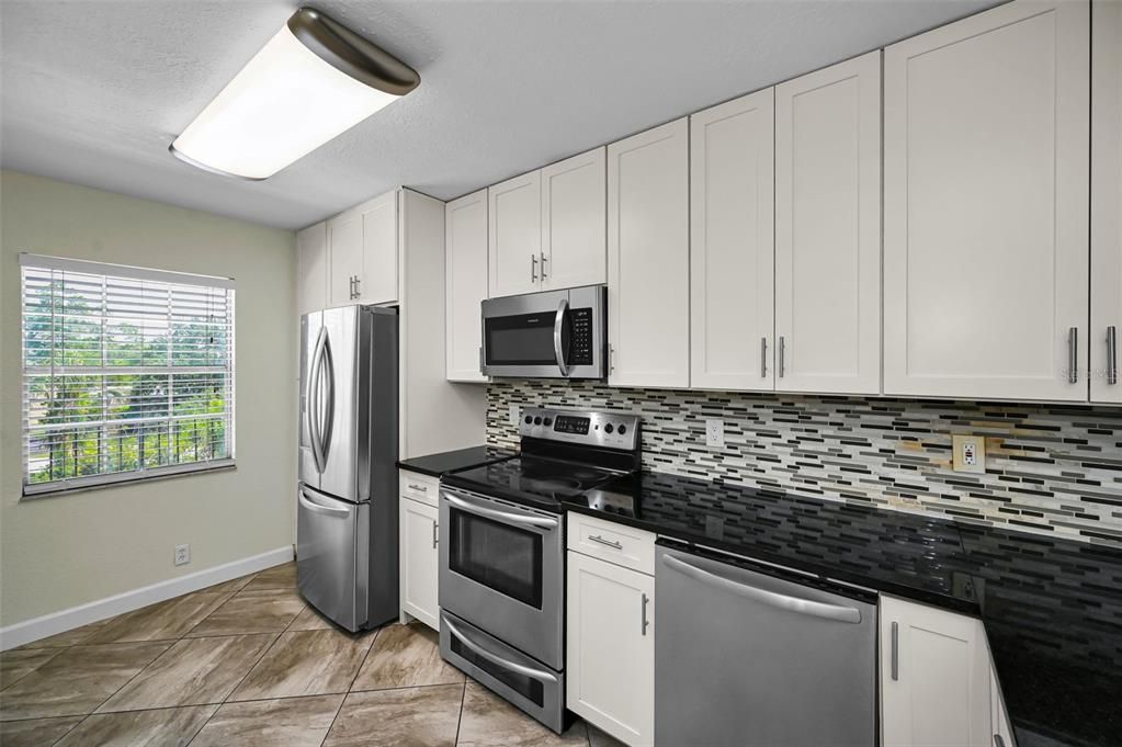 For Sale: $169,500 (2 beds, 2 baths, 1075 Square Feet)