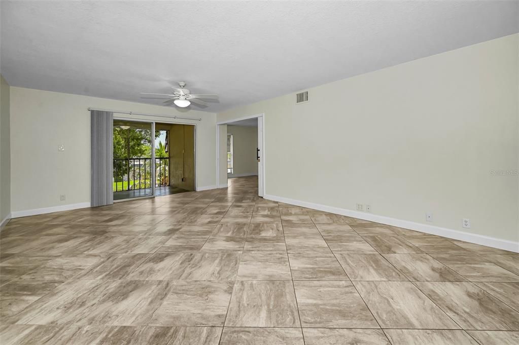 For Sale: $169,500 (2 beds, 2 baths, 1075 Square Feet)