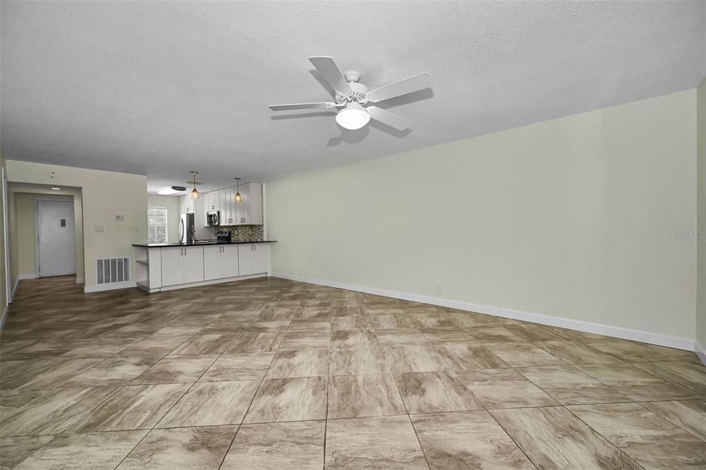 For Sale: $169,500 (2 beds, 2 baths, 1075 Square Feet)
