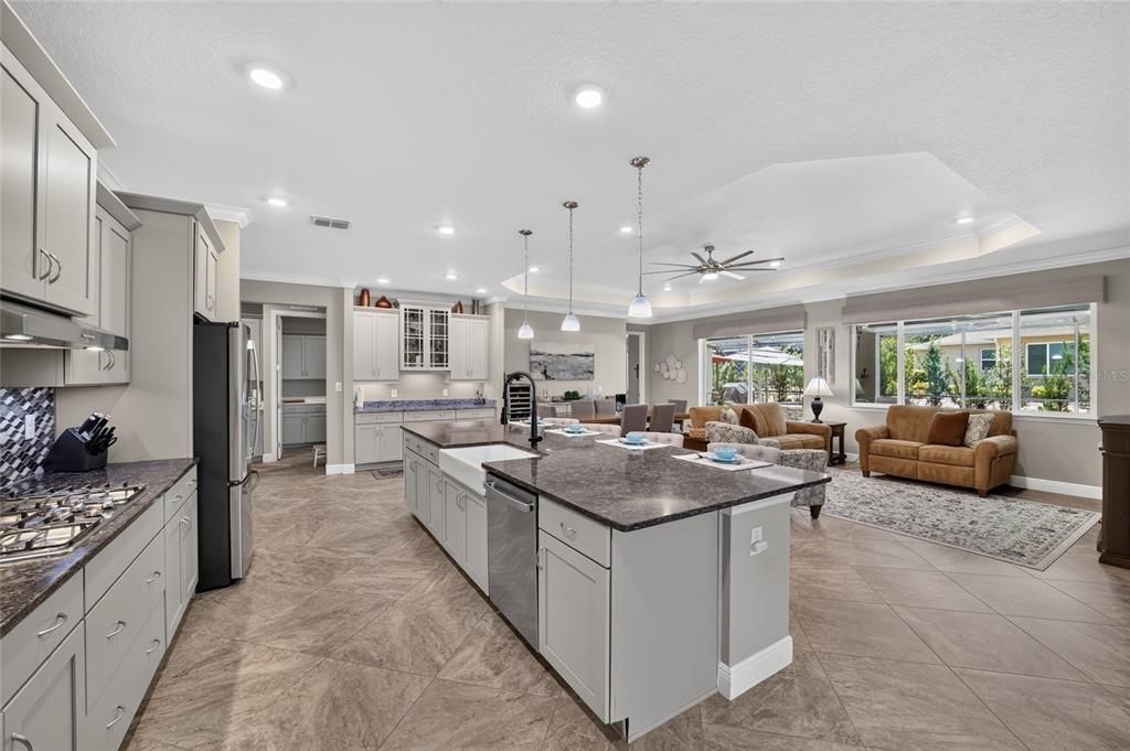 Activo con contrato: $624,900 (3 camas, 3 baños, 2814 Pies cuadrados)