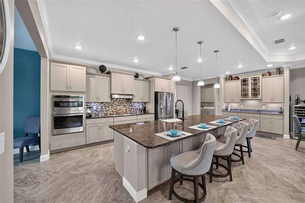 Activo con contrato: $624,900 (3 camas, 3 baños, 2814 Pies cuadrados)