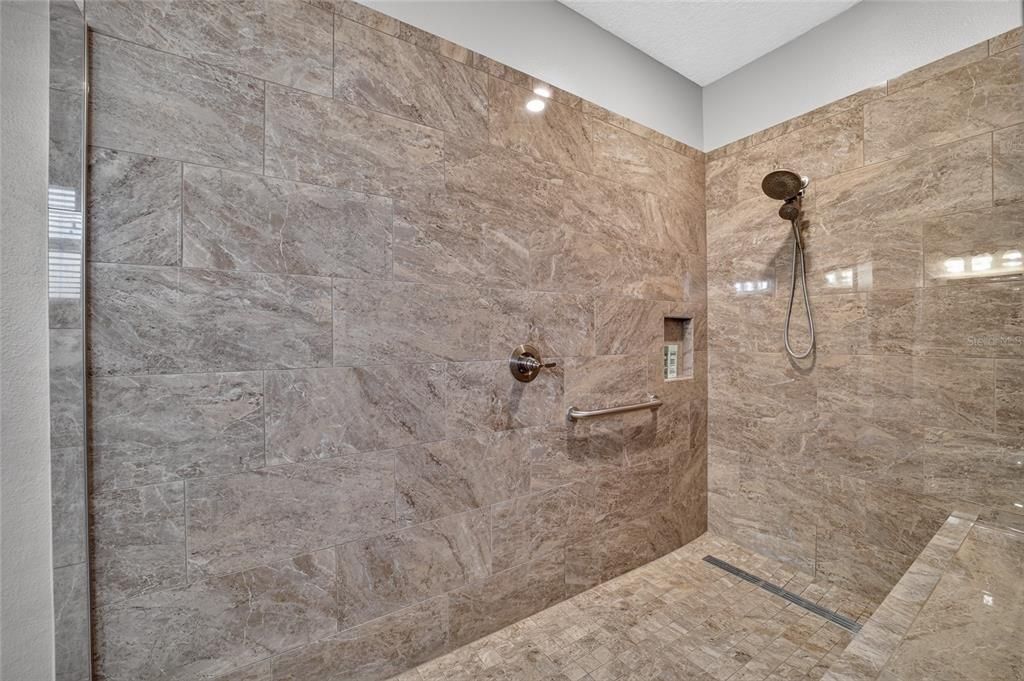 Activo con contrato: $624,900 (3 camas, 3 baños, 2814 Pies cuadrados)