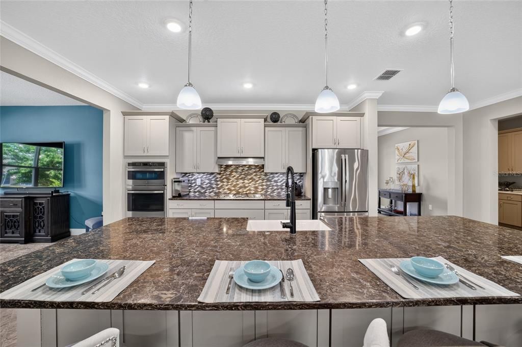 Activo con contrato: $624,900 (3 camas, 3 baños, 2814 Pies cuadrados)
