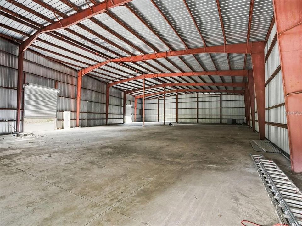 На продажу: $1,100,000 (0.86 acres)