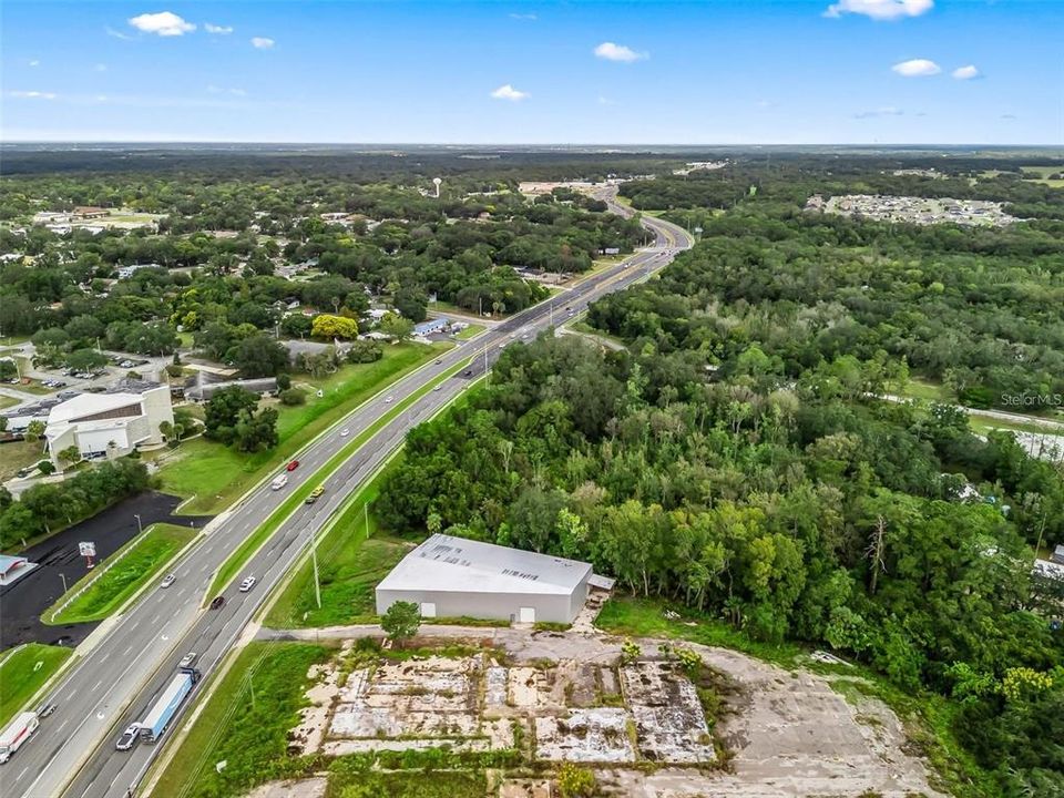 На продажу: $1,100,000 (0.86 acres)