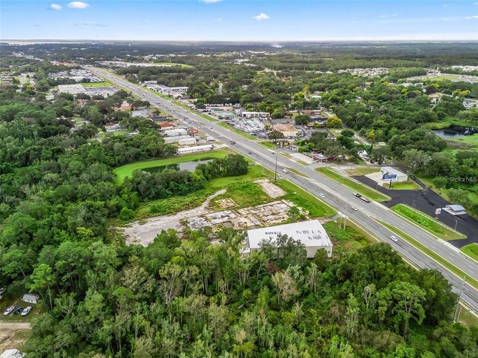 На продажу: $1,100,000 (0.86 acres)