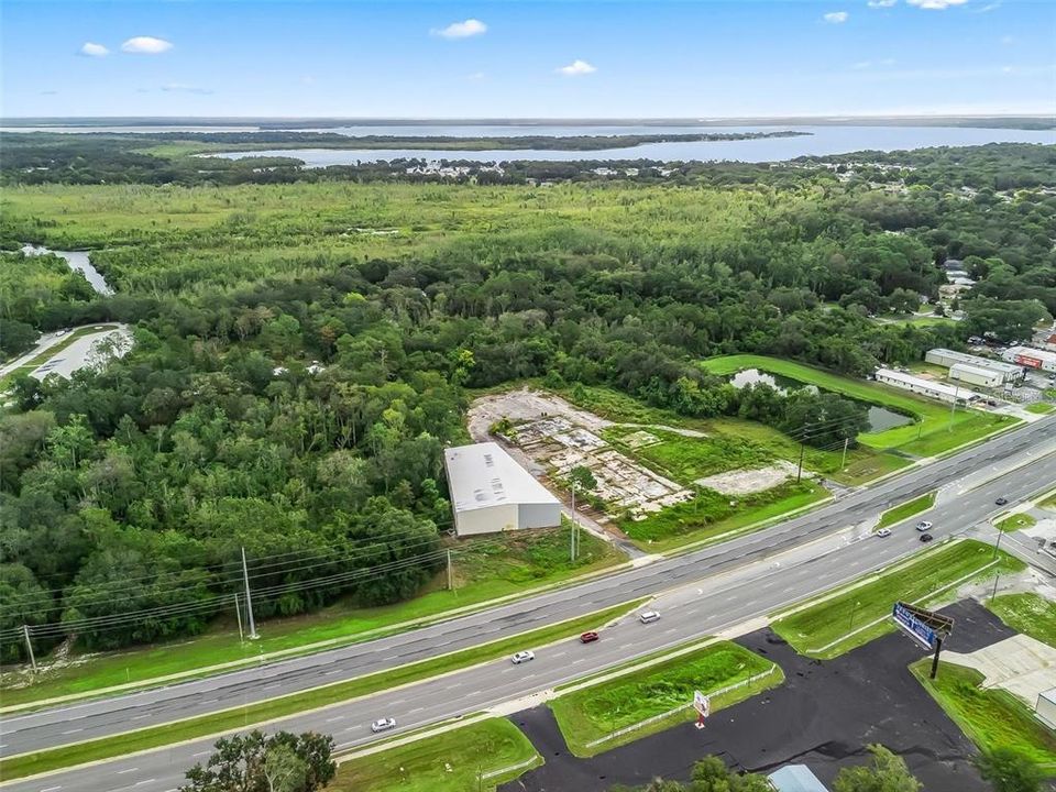 На продажу: $1,100,000 (0.86 acres)