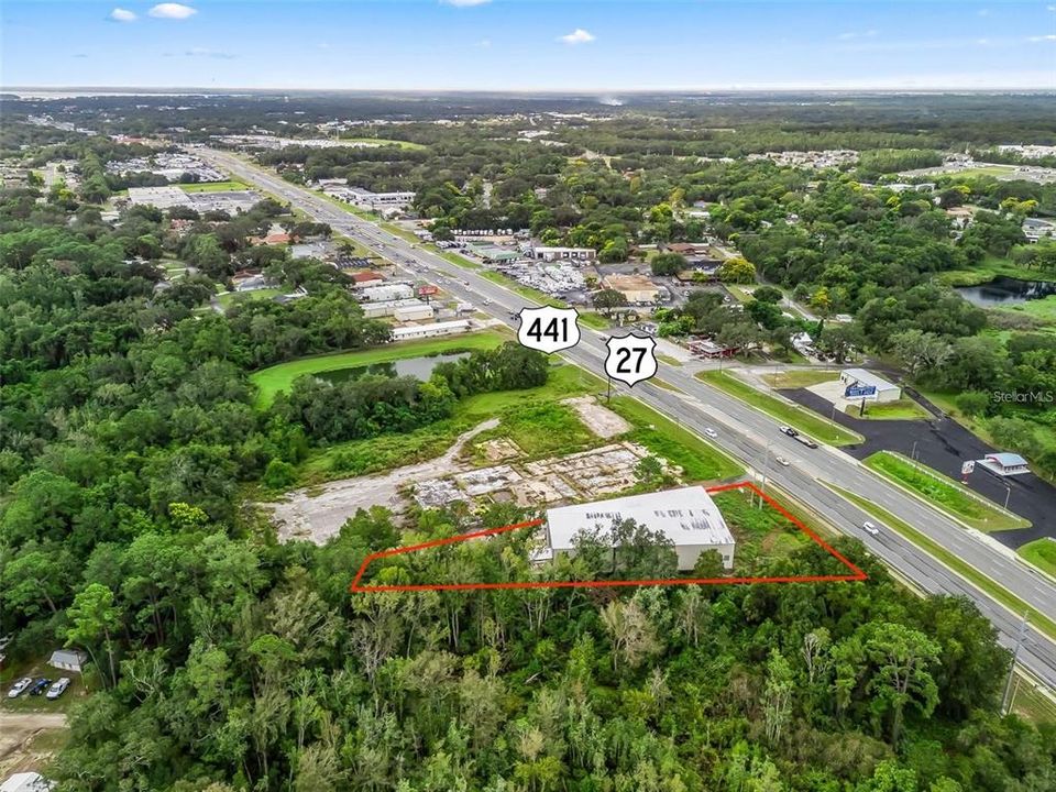 На продажу: $1,100,000 (0.86 acres)