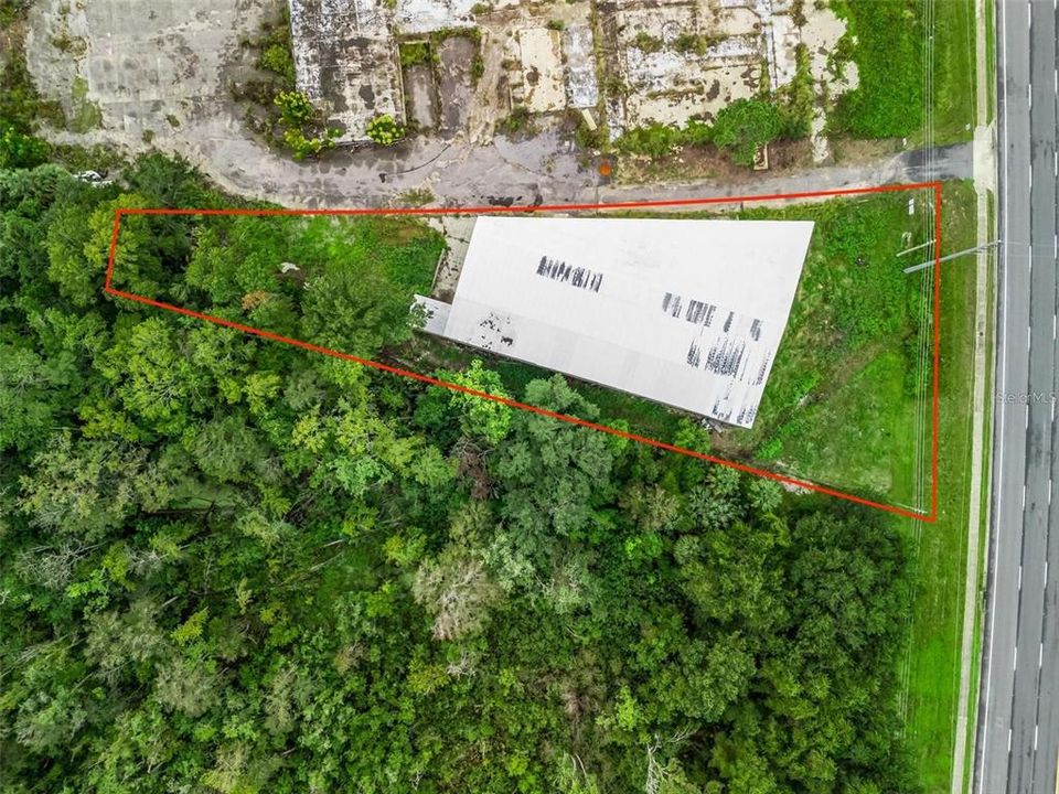 На продажу: $1,100,000 (0.86 acres)