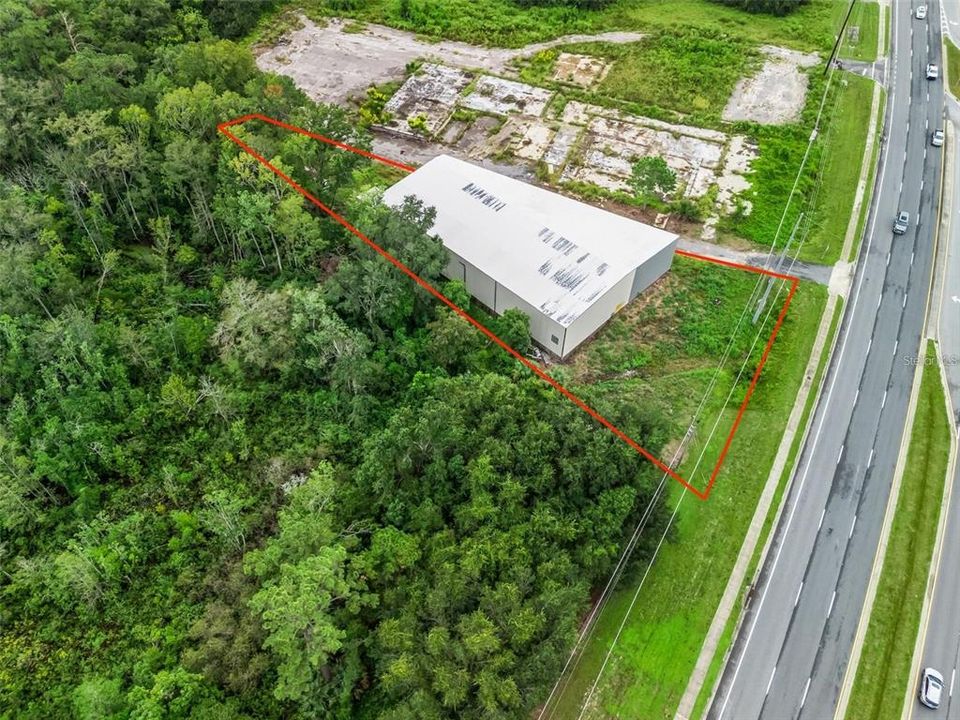 На продажу: $1,100,000 (0.86 acres)