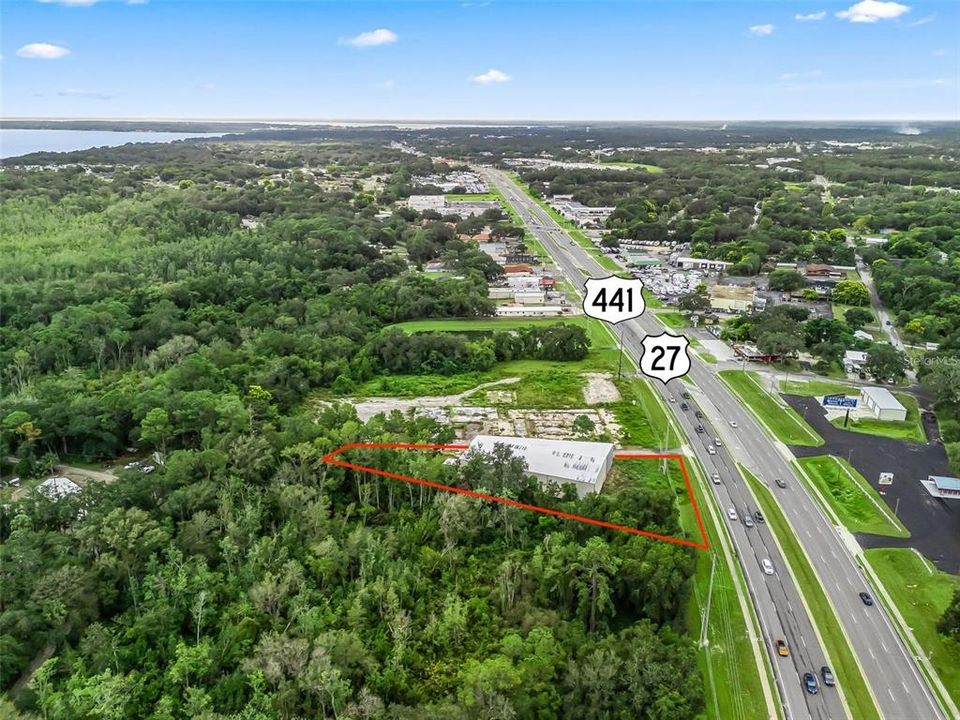 На продажу: $1,100,000 (0.86 acres)