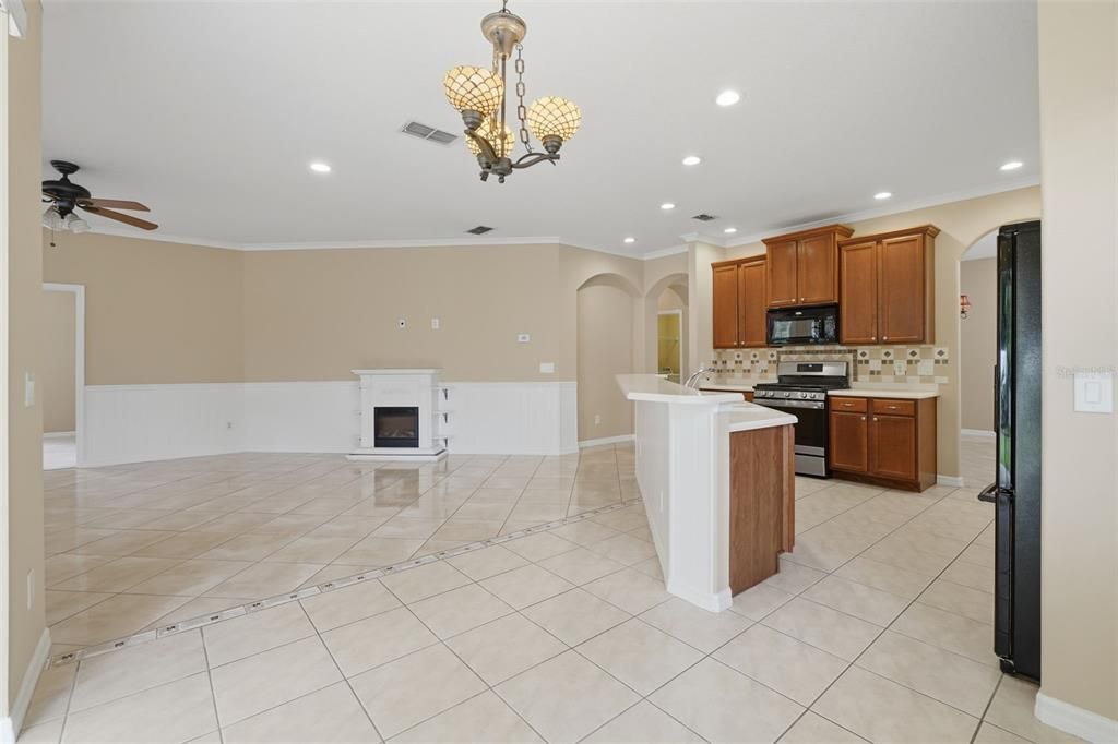 For Sale: $525,000 (3 beds, 2 baths, 2085 Square Feet)