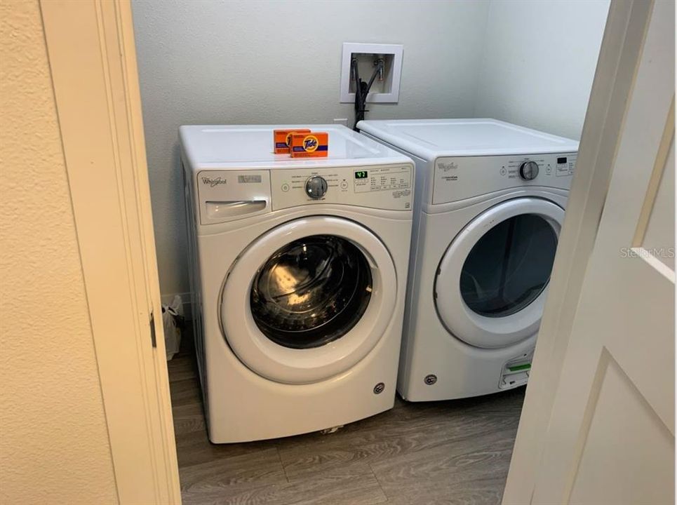 На продажу: $190,000 (2 спален, 2 ванн, 1375 Квадратных фут)