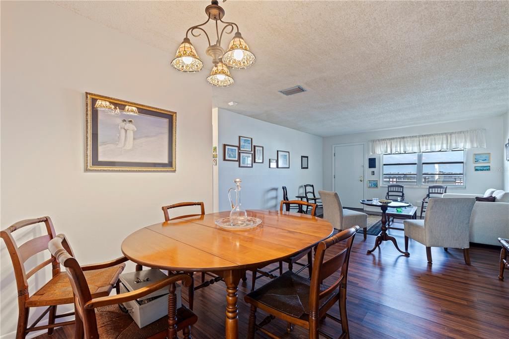 For Sale: $155,000 (2 beds, 2 baths, 1120 Square Feet)