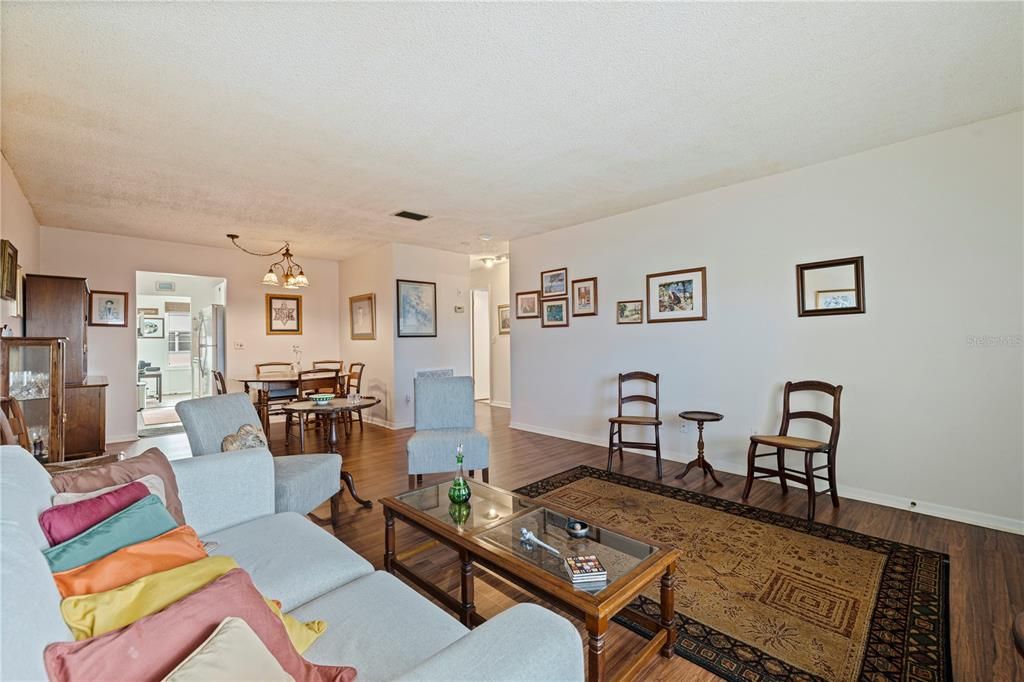 For Sale: $155,000 (2 beds, 2 baths, 1120 Square Feet)