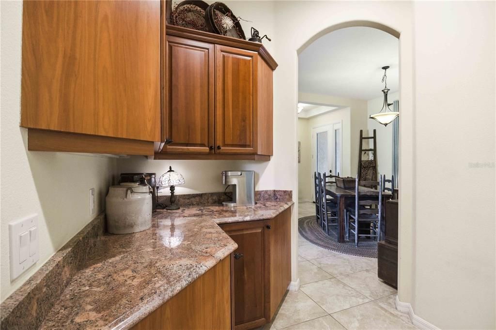En Venta: $415,000 (3 camas, 2 baños, 2158 Pies cuadrados)