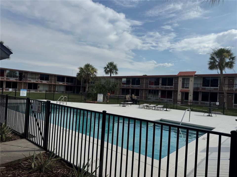 For Rent: $950 (1 beds, 1 baths, 300 Square Feet)