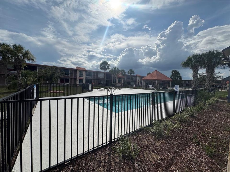 For Rent: $950 (1 beds, 1 baths, 300 Square Feet)