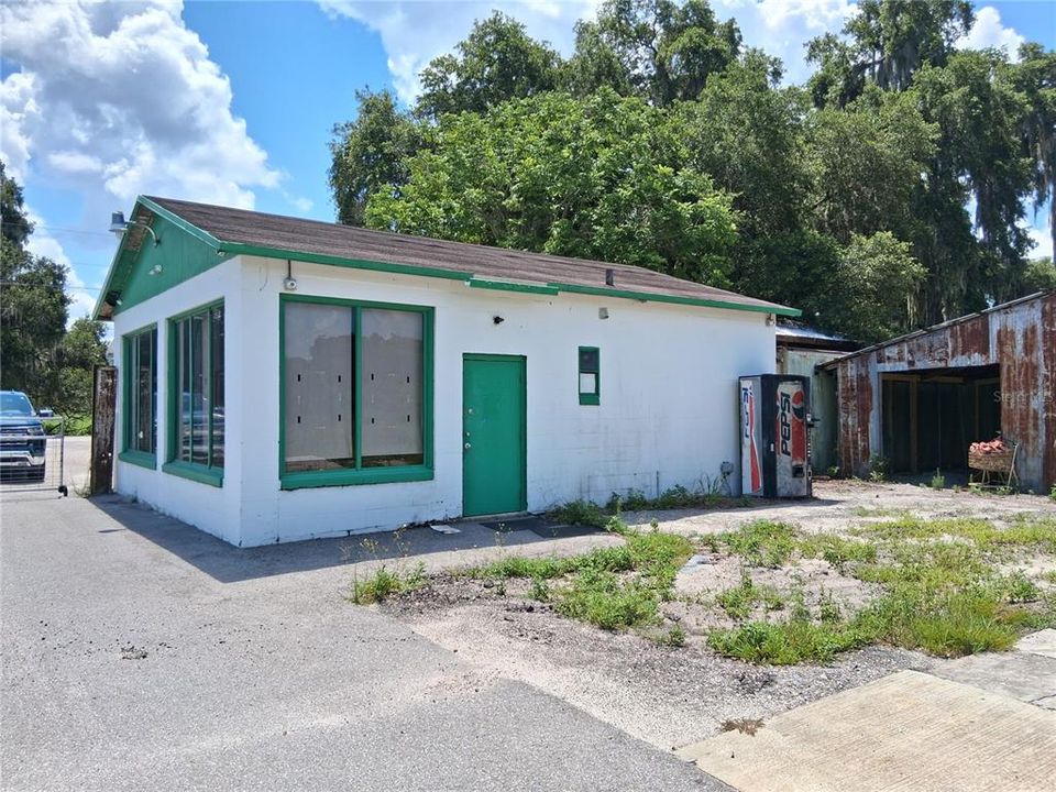 待售: $435,000 (4.50 acres)