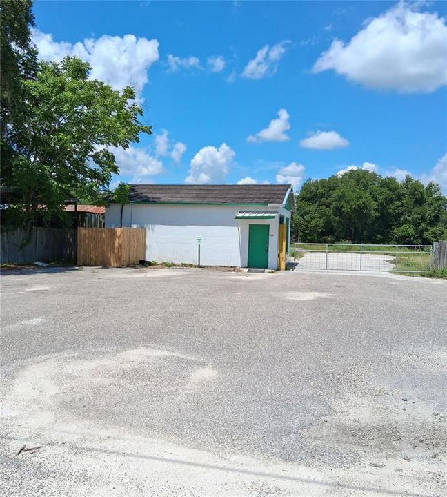 待售: $435,000 (4.50 acres)