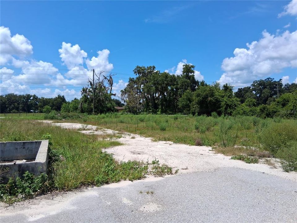 待售: $435,000 (4.50 acres)