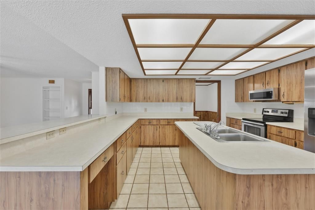 На продажу: $649,900 (3 спален, 3 ванн, 2126 Квадратных фут)