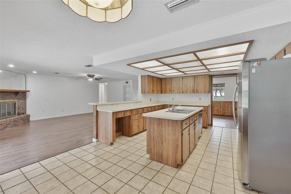 На продажу: $649,900 (3 спален, 3 ванн, 2126 Квадратных фут)