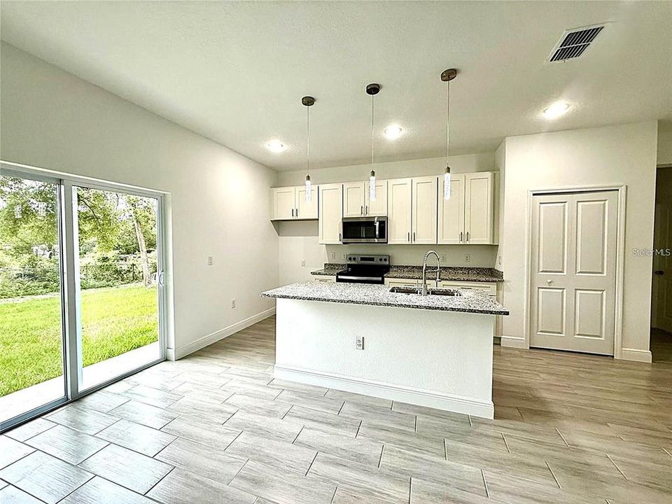 En Venta: $260,000 (4 camas, 2 baños, 1580 Pies cuadrados)