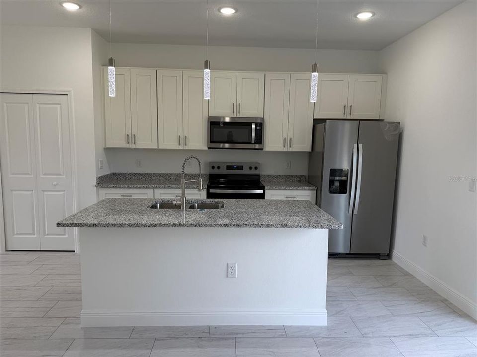 En Venta: $260,000 (4 camas, 2 baños, 1580 Pies cuadrados)