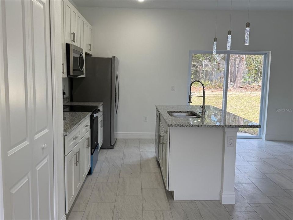 En Venta: $260,000 (4 camas, 2 baños, 1580 Pies cuadrados)