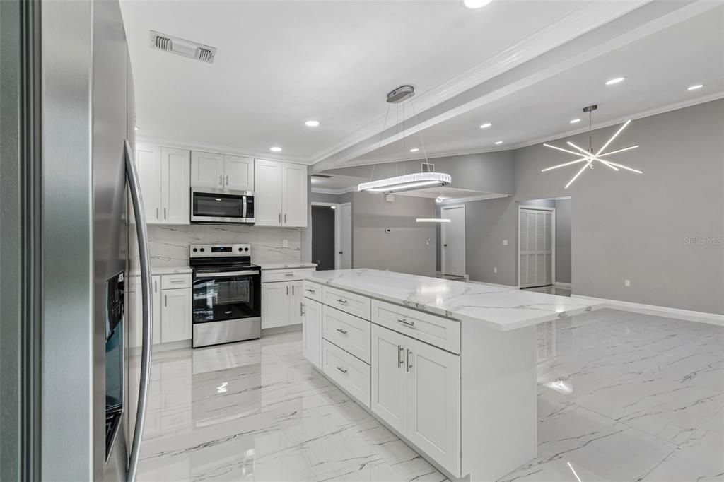 For Sale: $500,000 (3 beds, 2 baths, 1418 Square Feet)