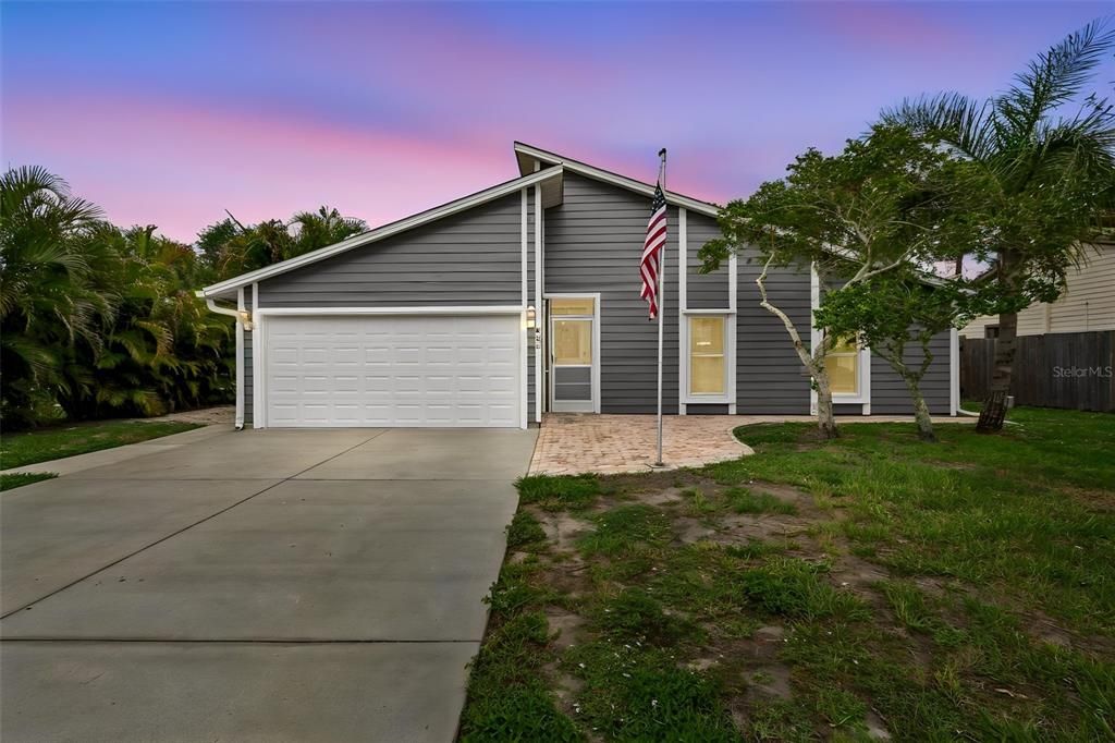 For Sale: $500,000 (3 beds, 2 baths, 1418 Square Feet)