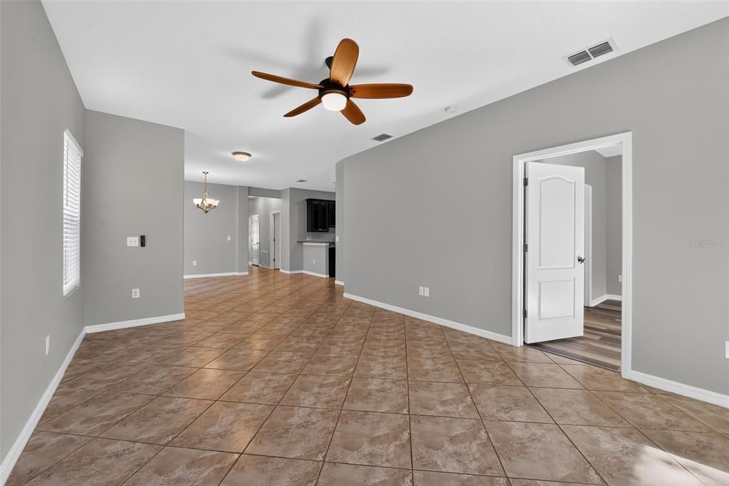 For Sale: $239,000 (3 beds, 2 baths, 1517 Square Feet)