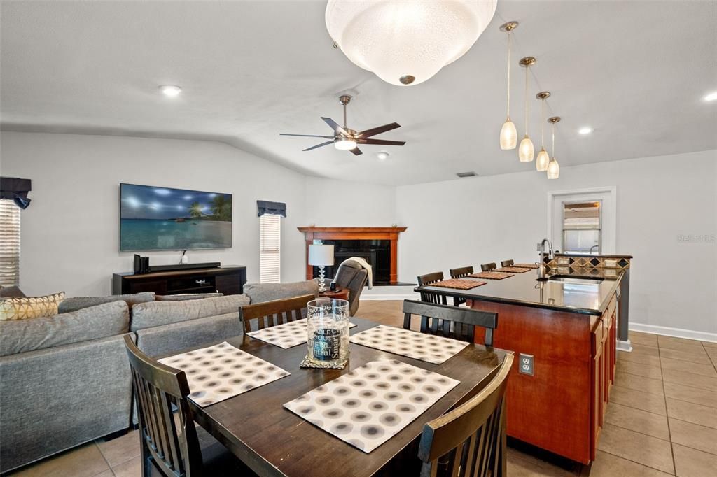 En Venta: $460,000 (3 camas, 2 baños, 1391 Pies cuadrados)