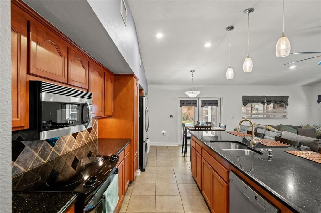 En Venta: $460,000 (3 camas, 2 baños, 1391 Pies cuadrados)