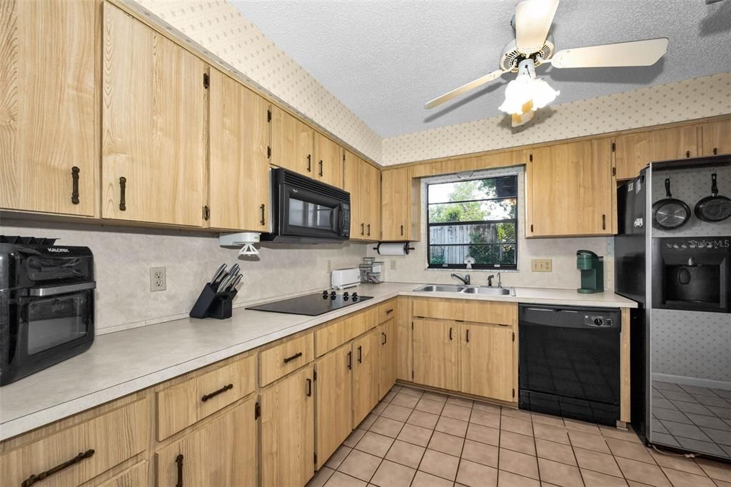 For Sale: $159,000 (2 beds, 2 baths, 1128 Square Feet)