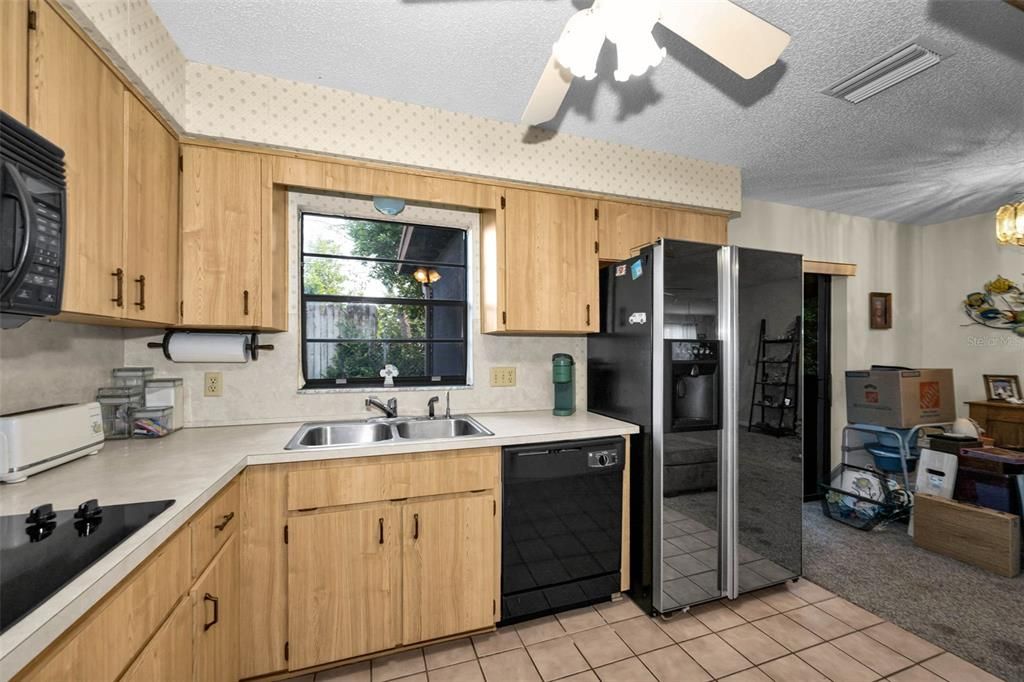 For Sale: $159,000 (2 beds, 2 baths, 1128 Square Feet)
