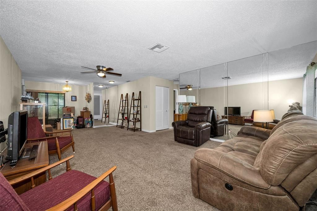 For Sale: $159,000 (2 beds, 2 baths, 1128 Square Feet)