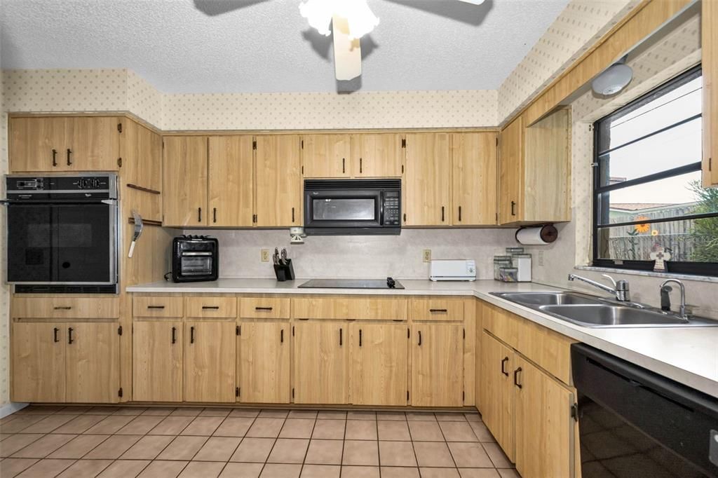 For Sale: $159,000 (2 beds, 2 baths, 1128 Square Feet)