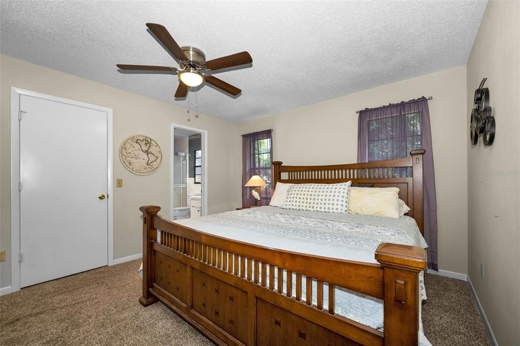 For Sale: $159,000 (2 beds, 2 baths, 1128 Square Feet)