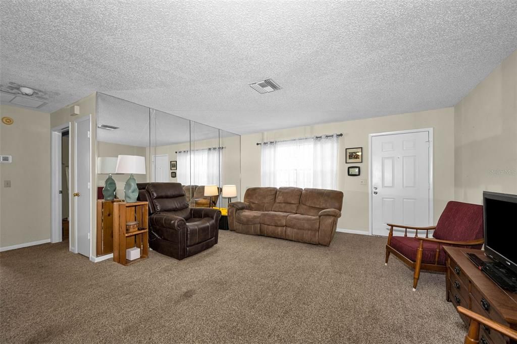 For Sale: $159,000 (2 beds, 2 baths, 1128 Square Feet)