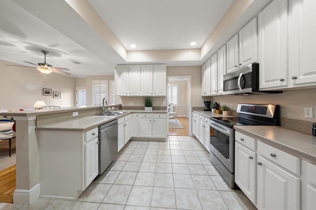 For Sale: $479,000 (3 beds, 2 baths, 2141 Square Feet)