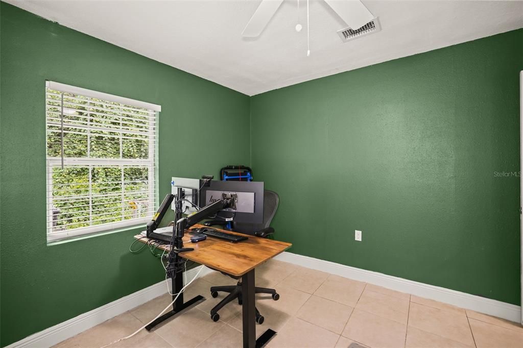 Activo con contrato: $335,000 (3 camas, 2 baños, 1400 Pies cuadrados)