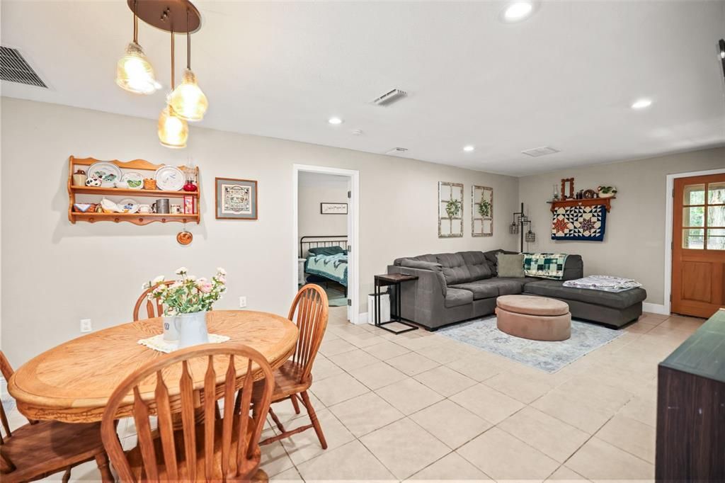 Activo con contrato: $335,000 (3 camas, 2 baños, 1400 Pies cuadrados)