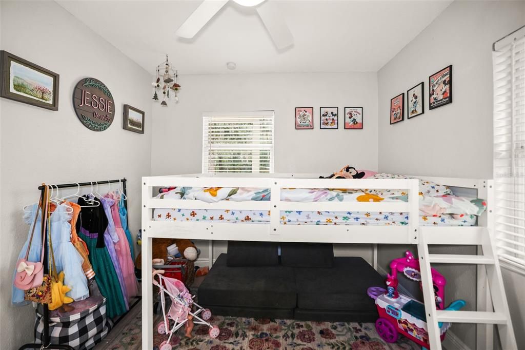 Activo con contrato: $335,000 (3 camas, 2 baños, 1400 Pies cuadrados)
