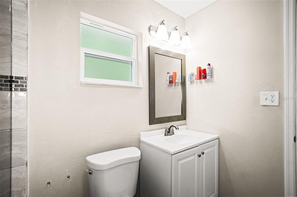 Activo con contrato: $335,000 (3 camas, 2 baños, 1400 Pies cuadrados)