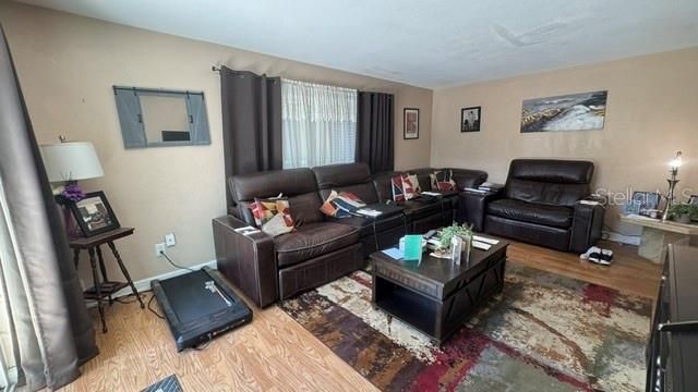 En Venta: $400,000 (3 camas, 2 baños, 1615 Pies cuadrados)