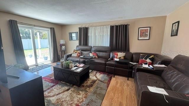 En Venta: $400,000 (3 camas, 2 baños, 1615 Pies cuadrados)