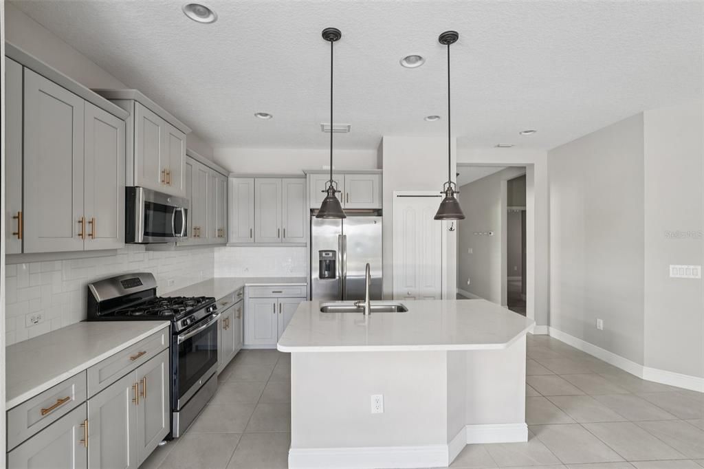 For Rent: $2,200 (2 beds, 2 baths, 1525 Square Feet)